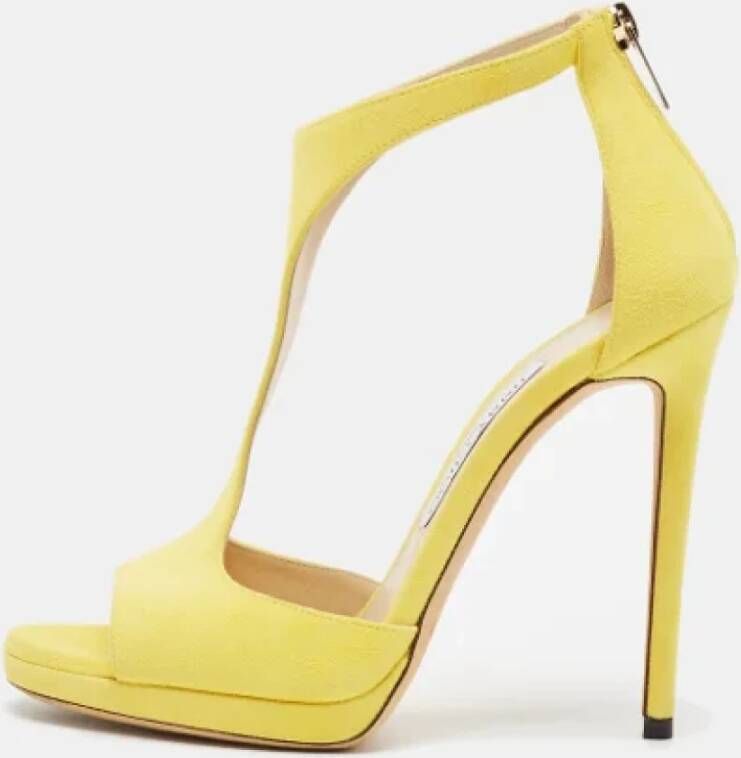 Jimmy Choo Pre-owned Suede sandals Yellow Dames