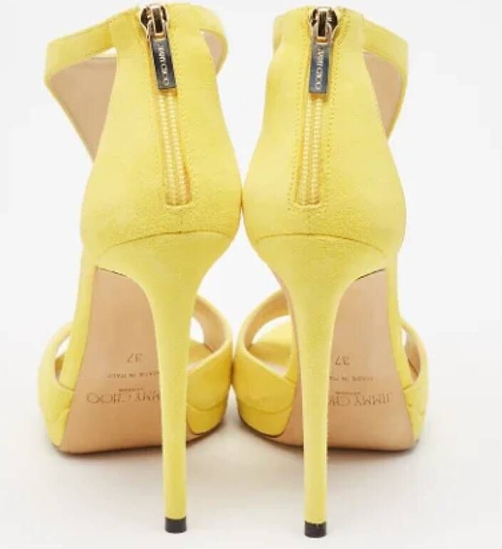 Jimmy Choo Pre-owned Suede sandals Yellow Dames