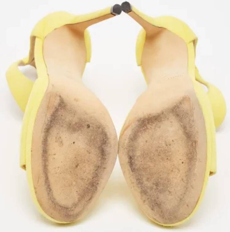 Jimmy Choo Pre-owned Suede sandals Yellow Dames