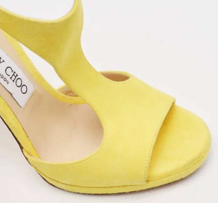 Jimmy Choo Pre-owned Suede sandals Yellow Dames