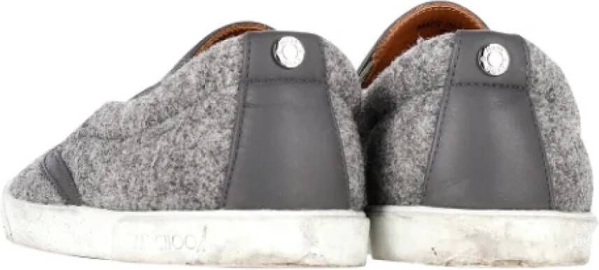 Jimmy Choo Pre-owned Wool flats Gray Dames