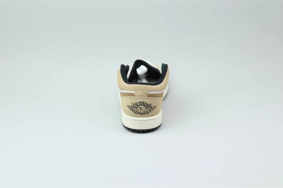 Jordan Bruine Olifant Low SE Sneakers Beige Heren