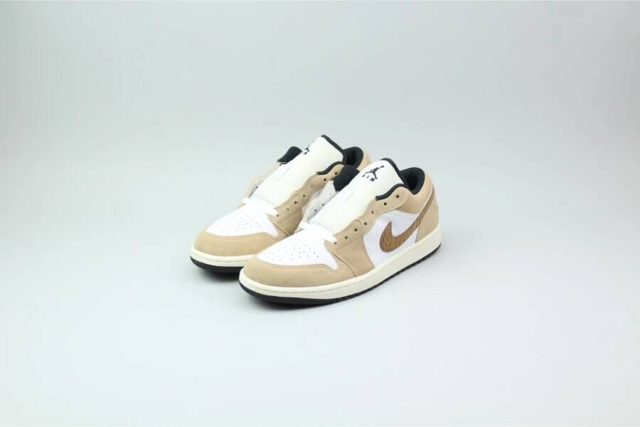 Jordan Bruine Olifant Low SE Sneakers Beige Heren