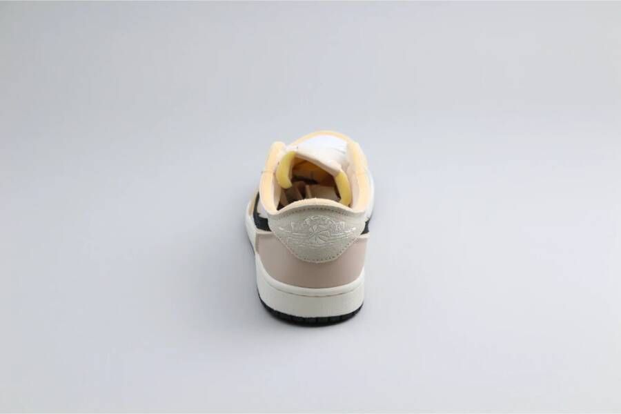 Jordan Kokosmelk Retro Lage Sneaker Beige Unisex