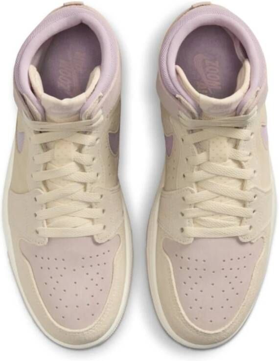 Nike Beige Leren Sneakers met Ingebed Logo Pink Dames