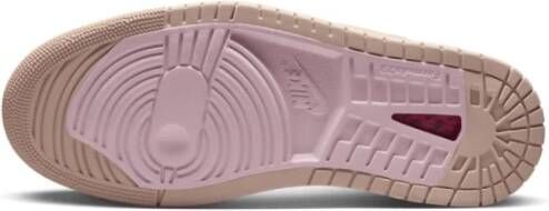 Nike Beige Leren Sneakers met Ingebed Logo Pink Dames