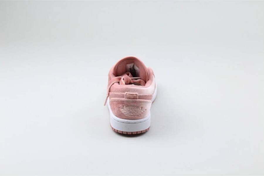 Jordan Roze Velvet Low SE Sneakers Pink Dames