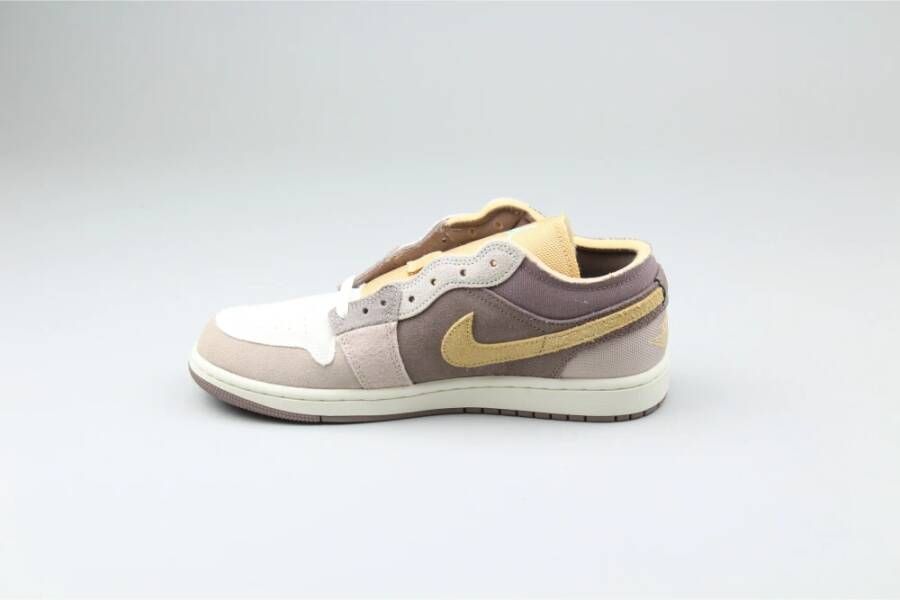 Jordan Taupe Haze Low SE Craft Sneakers Beige Heren