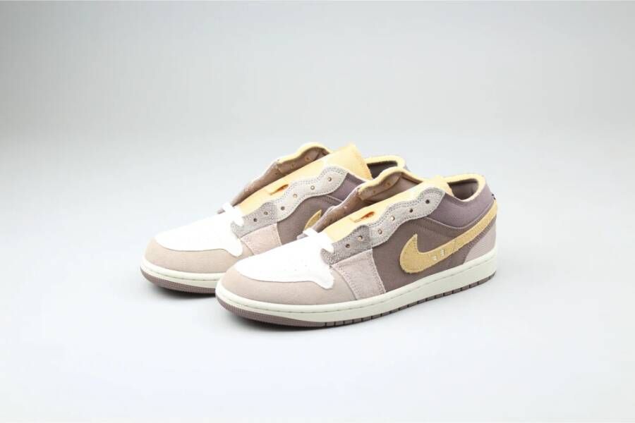 Jordan Taupe Haze Low SE Craft Sneakers Beige Heren