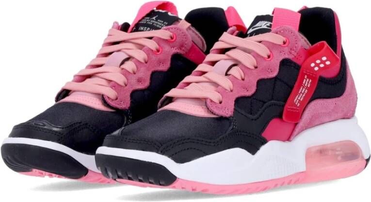 Jordan Zwarte lage sneaker met roze accenten Pink Dames