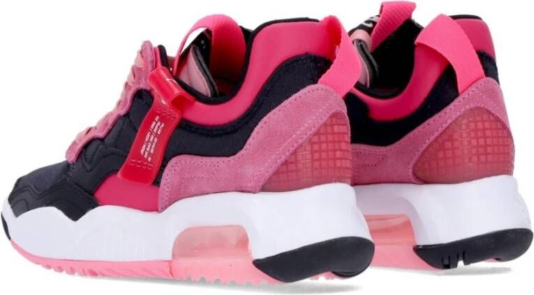 Jordan Zwarte lage sneaker met roze accenten Pink Dames