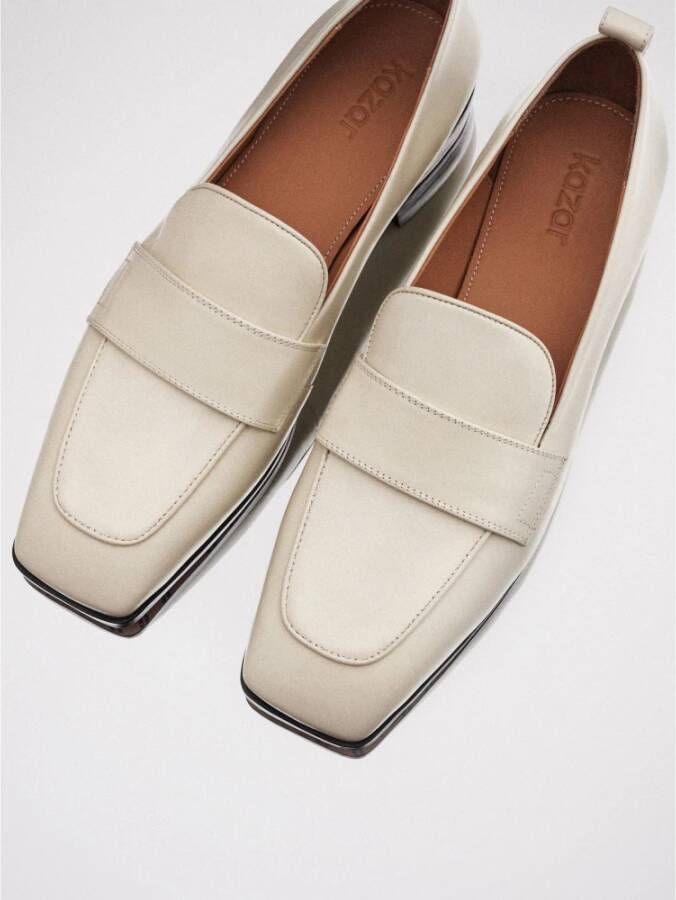 Kazar Bright leren loafers op een contrasterende zool Beige Dames