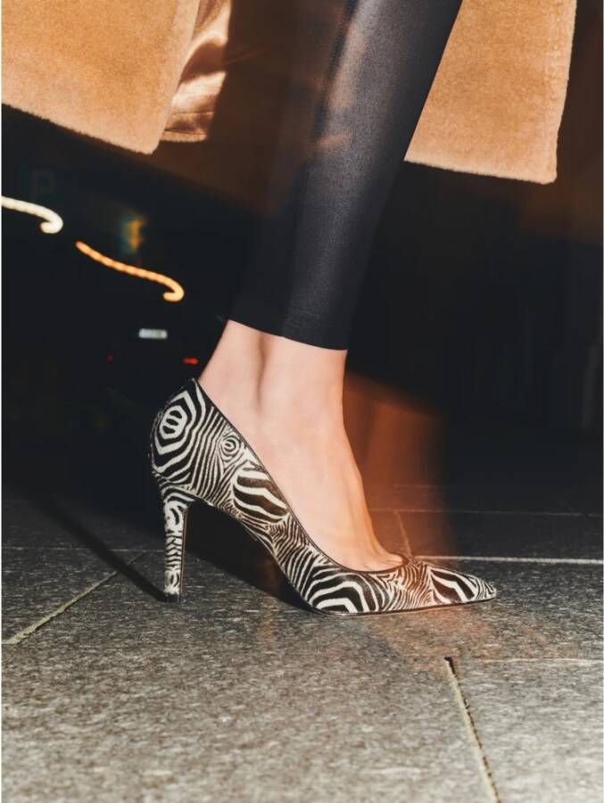 Kazar Dierenprint leren pumps met natuurlijke borstelharen Black Dames