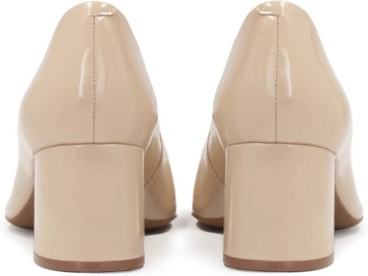 Kazar Gelakte beige pumps met een brede hak Beige Dames