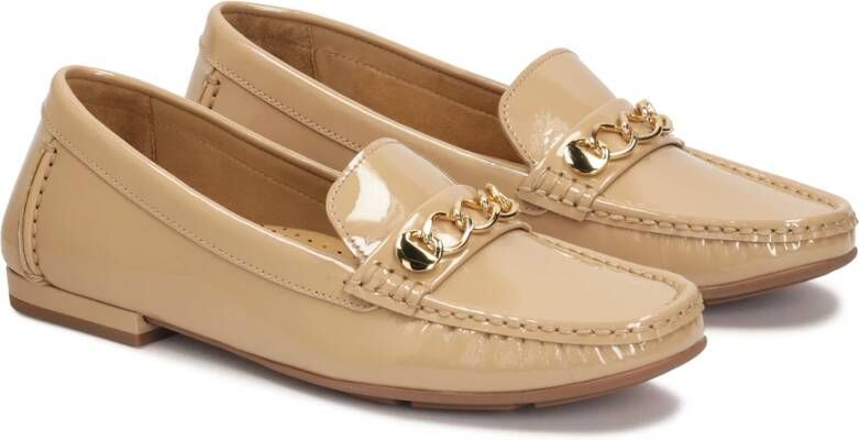 Kazar Gelakte mocassins met metalen ketting Beige Dames