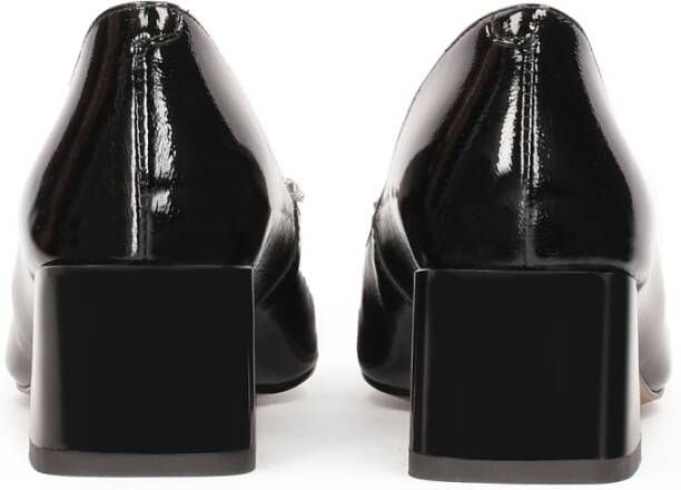 Kazar Gelakte pumps met broche aan de voorkant Black Dames