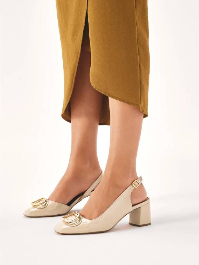 Kazar Gelakte pumps met open hiel op een lage paal Beige Dames