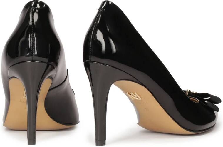 Kazar Gelakte pumps met strik Black Dames