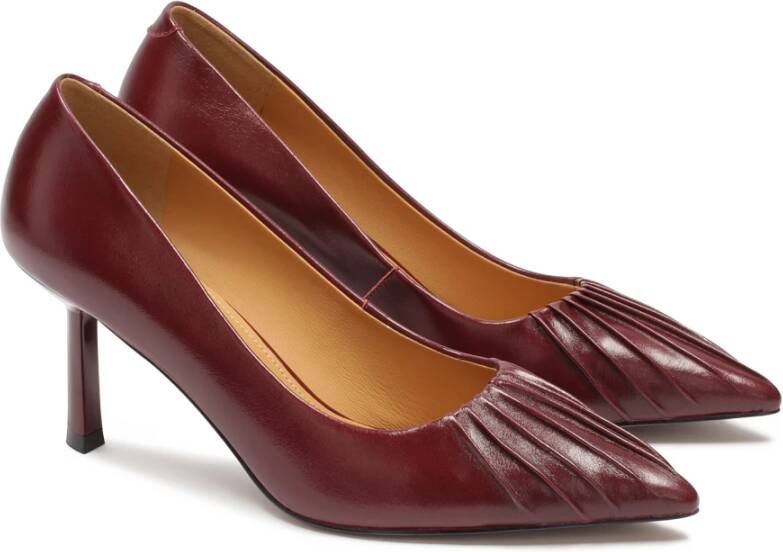 Kazar Maroon pumps met een opvallende inkeping op de neus Brown Dames