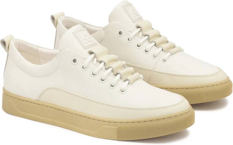 Kazar Witte leren sneakers op een beige zool White Heren