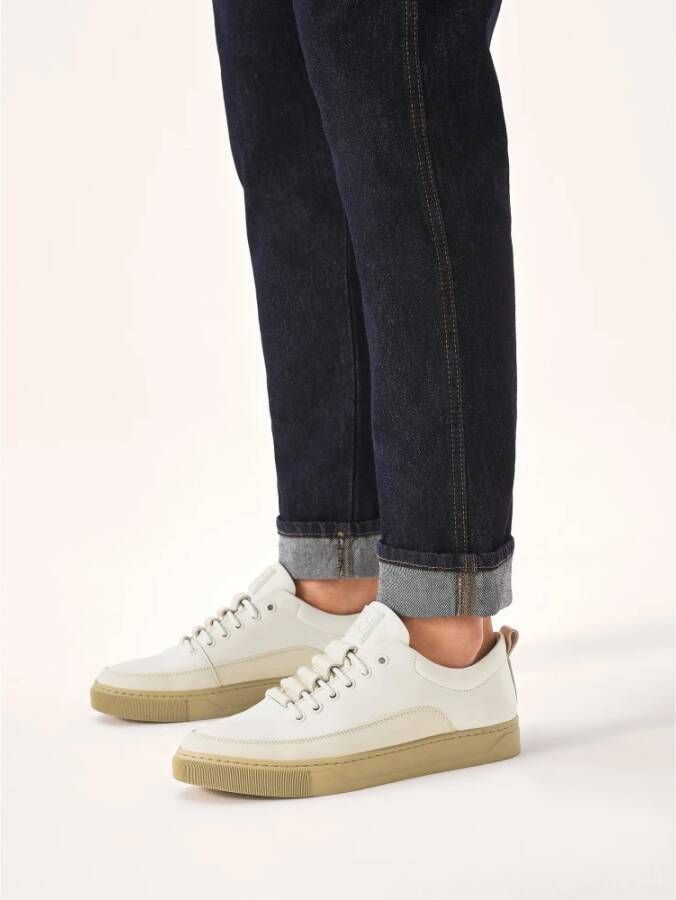 Kazar Witte leren sneakers op een beige zool White Heren