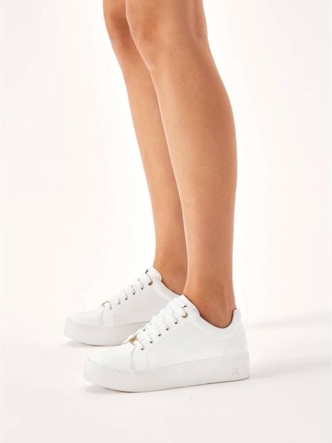 Kazar Witte minimalistische sneakers op een eenvoudige zool White Dames