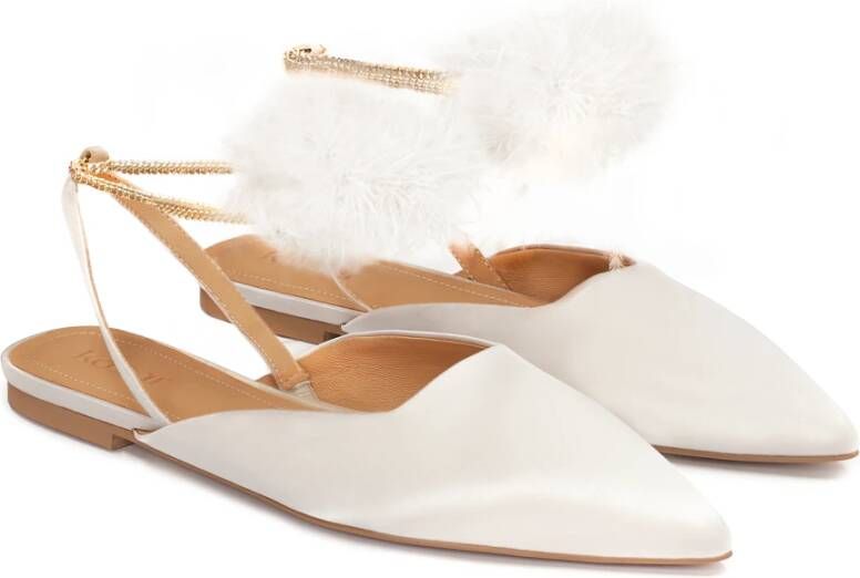 Kazar Witte platte trouwpumps met een volle neus en veren White Dames