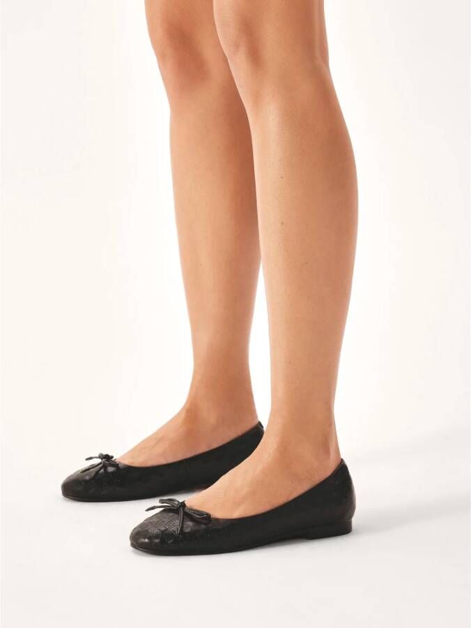 Kazar Zwarte ballerina's met reliëf monogram Black Dames