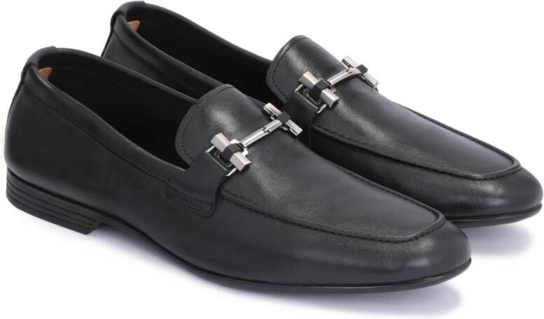 Kazar Zwarte leren loafers voor heren met metalen decoratie Black Heren