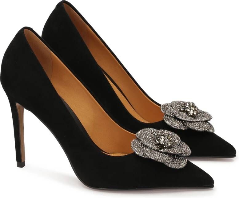 Kazar Zwarte suède pumps met glanzende bloem Black Dames