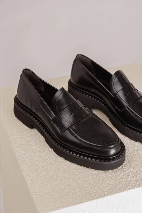 Kennel & Schmenger Klassieke Loafer met Decoratieve Details Black Dames