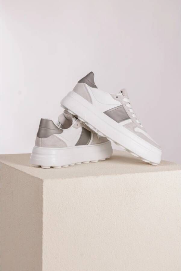 Kennel & Schmenger Witte en Grijze Sneaker met Hoge Rubberen Zool Gray Dames