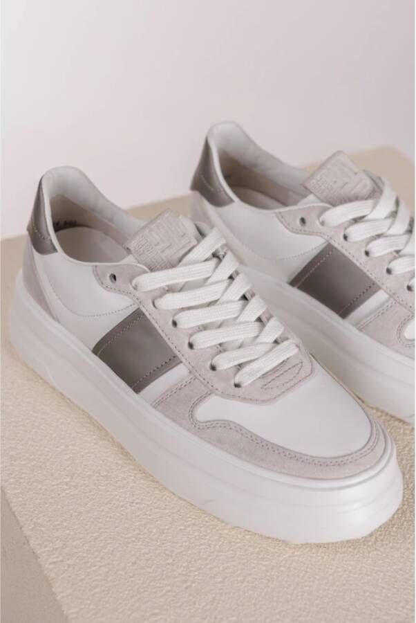 Kennel & Schmenger Witte en Grijze Sneaker met Hoge Rubberen Zool Gray Dames