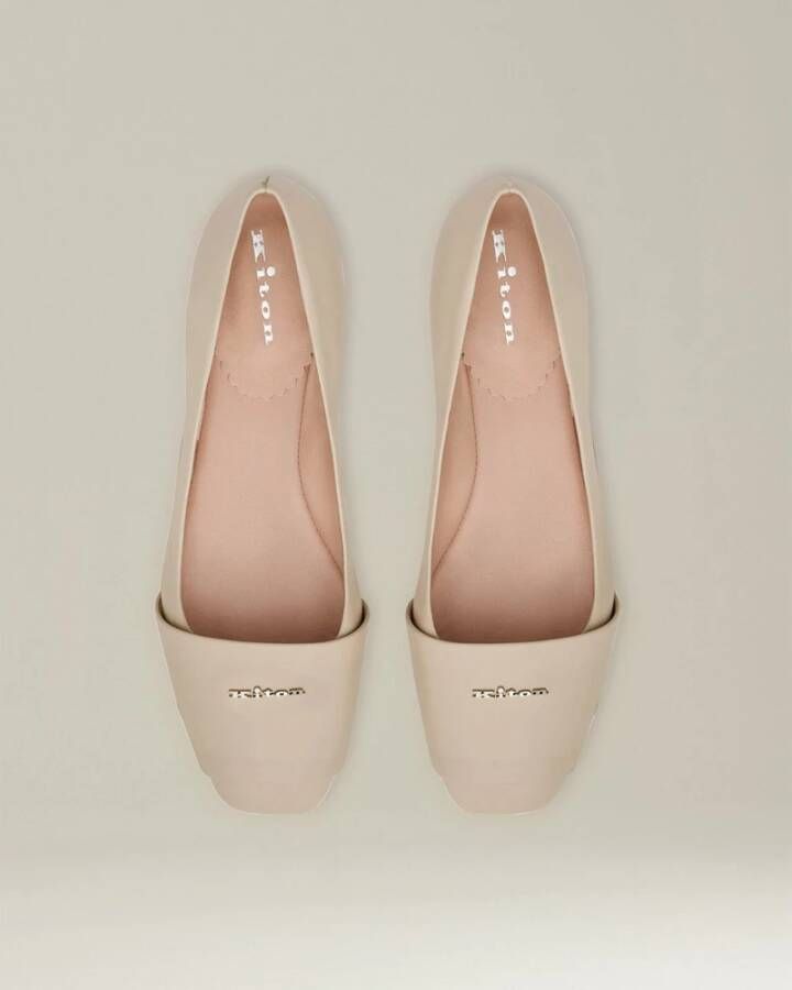 Kiton Geëmbosseerde leren balletflats Beige Dames