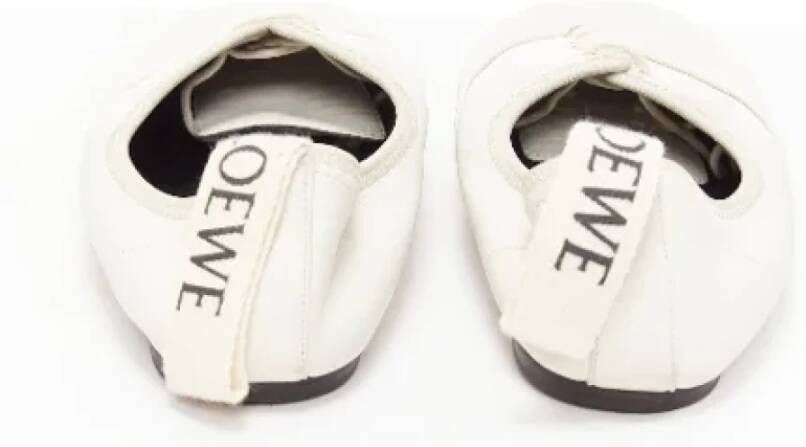 Loewe Pre-owned Leather flats White Dames