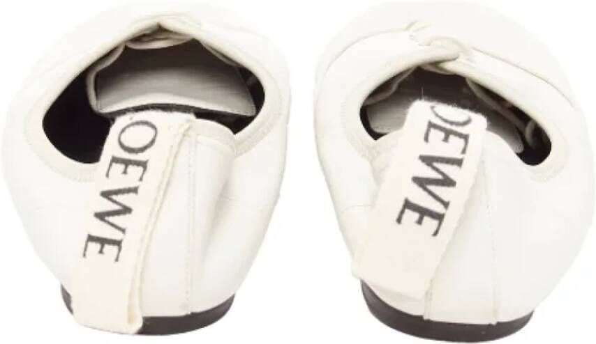 Loewe Pre-owned Leather flats White Dames