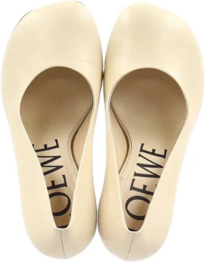 Loewe Pre-owned Leather heels Beige Dames