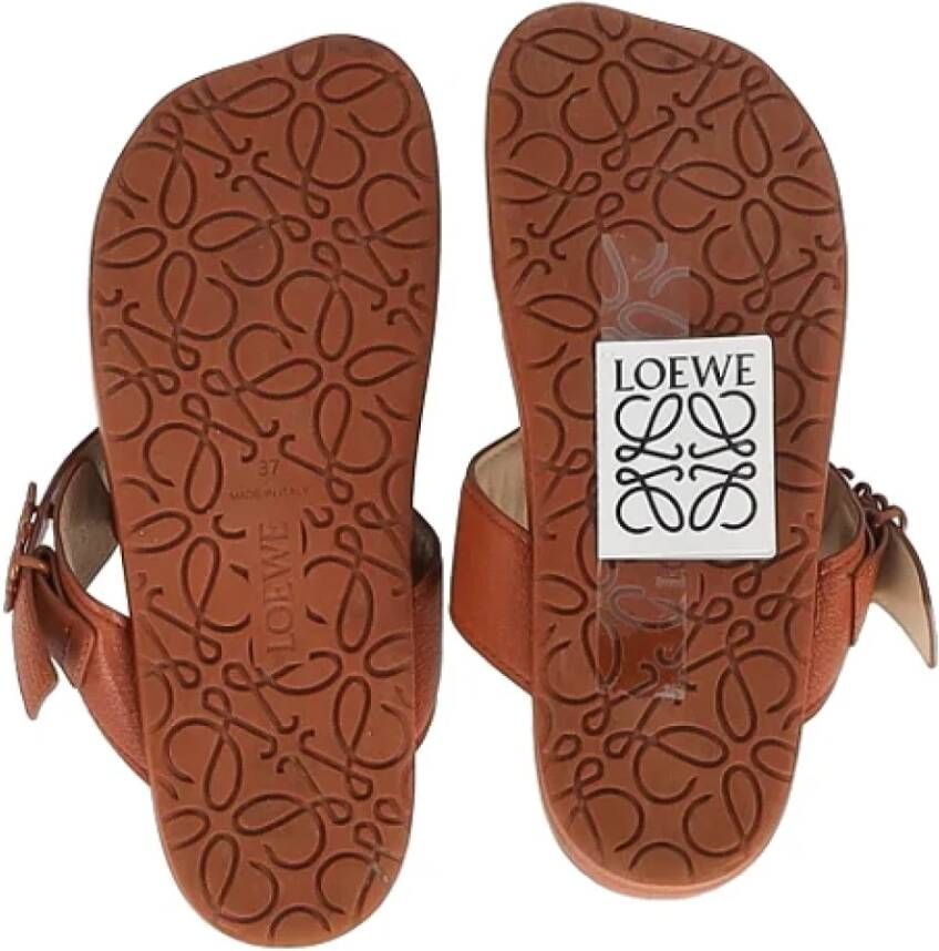 Loewe Pre-owned Leather sandals Brown Dames