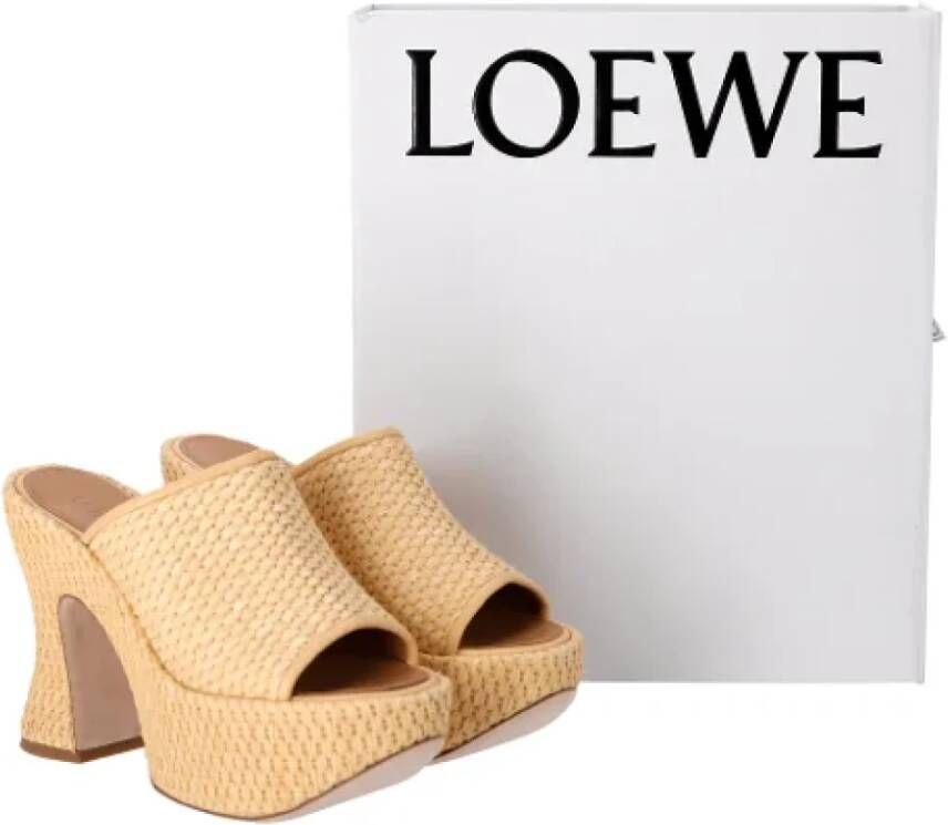 Loewe Pre-owned Raffia heels Brown Dames