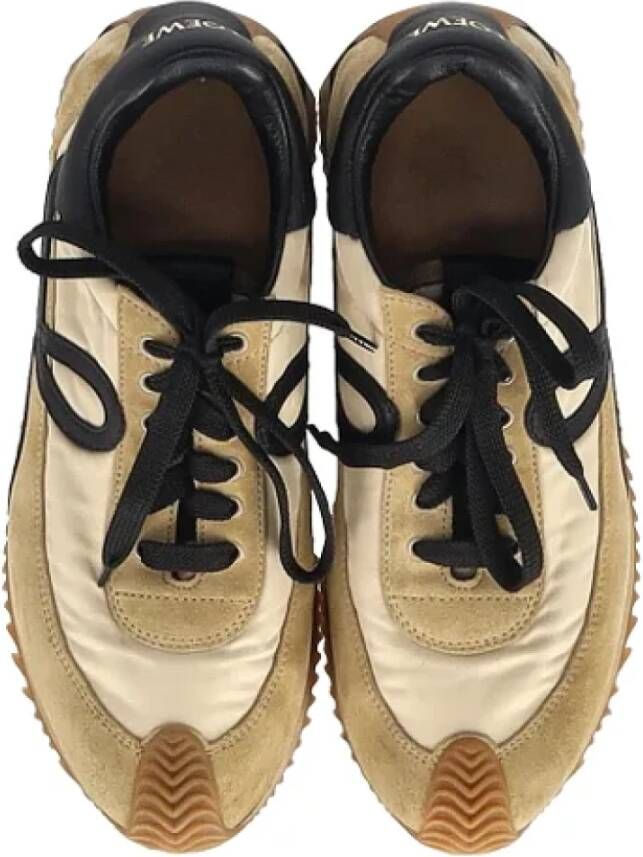 Loewe Pre-owned Suede sneakers Beige Dames