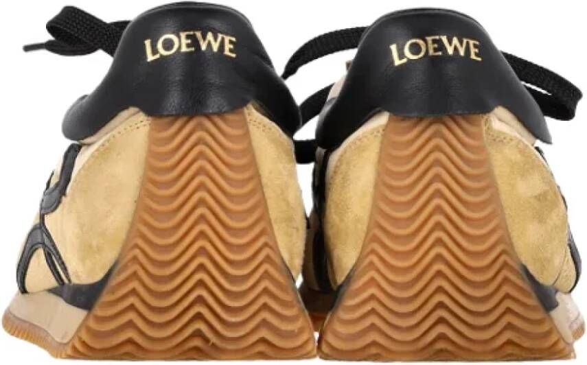 Loewe Pre-owned Suede sneakers Beige Dames