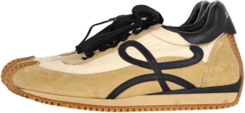 Loewe Pre-owned Suede sneakers Beige Dames