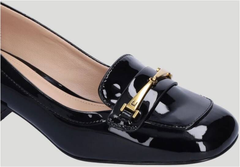 Lola Cruz Elegante lakleren mocassin met metalen detail Black Dames