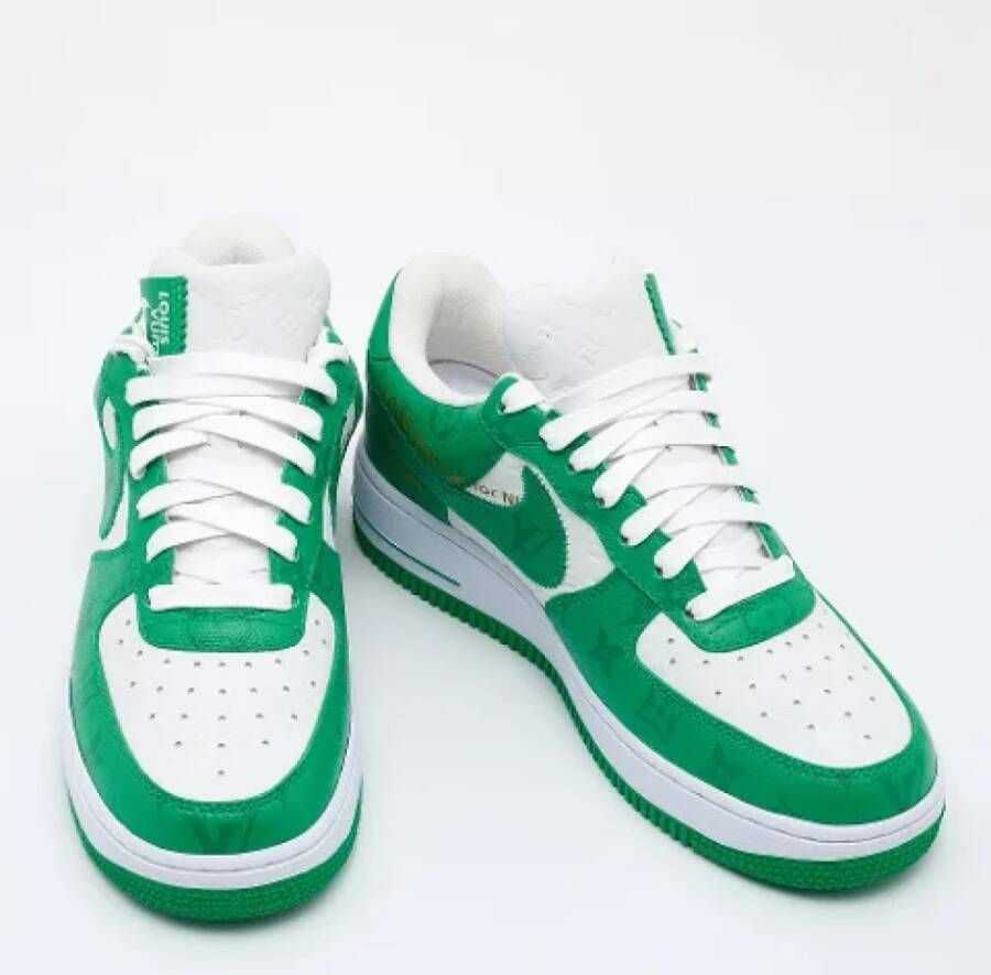Louis Vuitton Vintage Pre-owned Leather sneakers Green Heren