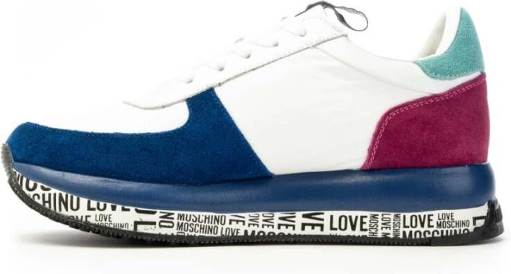 Love Moschino Trendy Sneakers met Veters en Leeuw Detail Meerkleurig Dames