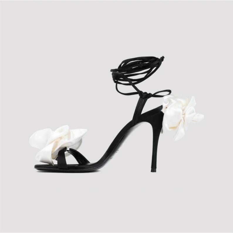 Magda Butrym Zwarte Bloem Sandalen Elegante Stiletto Hak Black Dames