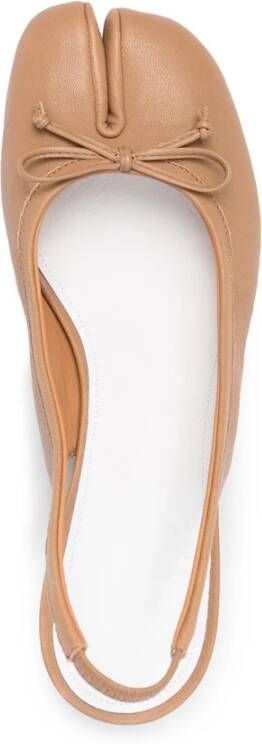 Maison Margiela Beige Tabi Pump met Strikdetail Beige Dames