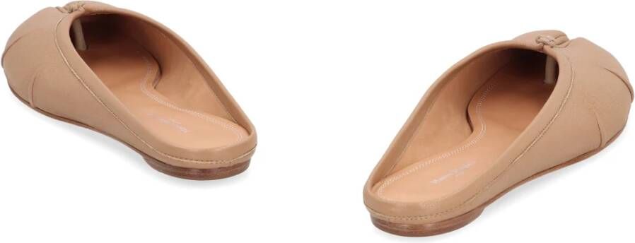 Maison Margiela Leren Tabi Muiltjes met Cleft Toe Beige Dames