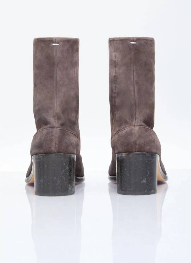 Maison Margiela Suede Tabi Enkellaarzen met Distressed Hak Brown Heren