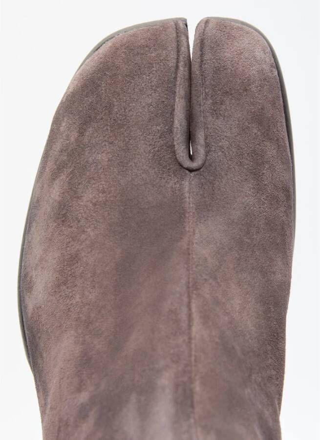 Maison Margiela Suede Tabi Enkellaarzen met Distressed Hak Brown Heren